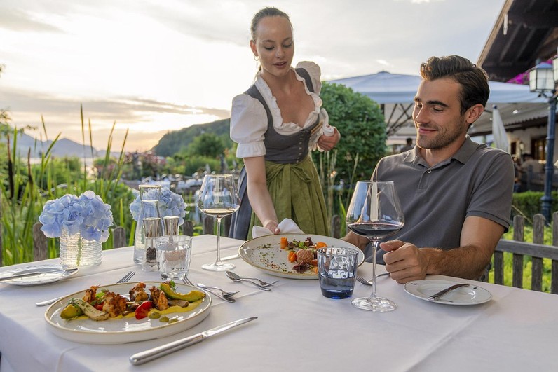 Chef de Rang mit Barerfahrung