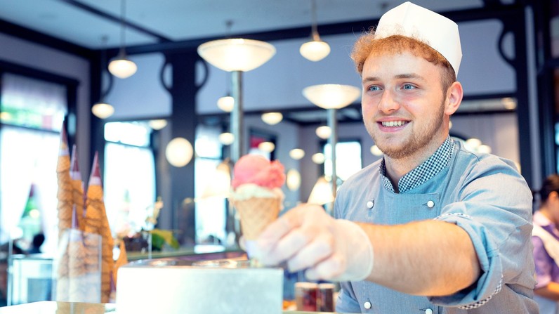 Mitarbeiter (m/w/d/k.A.) Kasse & Snackverkauf