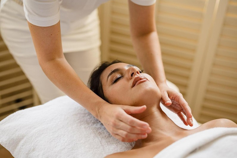 Kosmetik mit SPA-Rezeption (m/w/d)