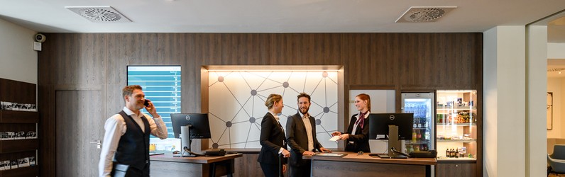 Front Office Host (m/w/d) auf Minijob-Basis