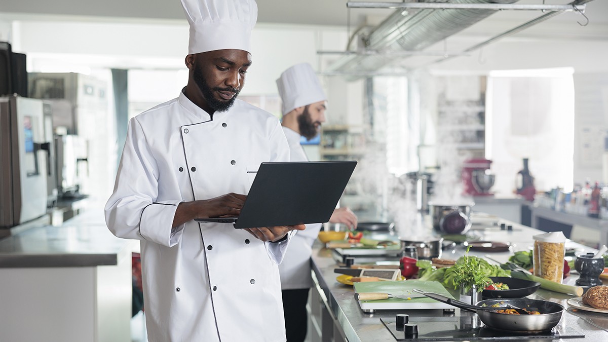 Foto: Dragos Condrea via Getty Images Effizienz Booster für Profi Küchen