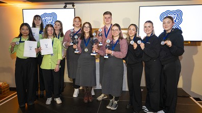 Scharfe Currysoße, rauchende Köpfe und eine tolle Party