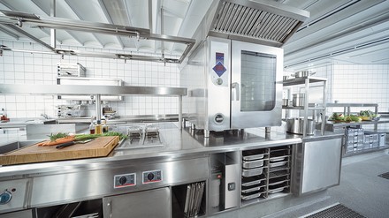 Kombidämpfer in Großküchen Kombidämpfer in Großküchen benötigen häufig einen bestimmten Mineralisierungsgrad. Über eine Bypass-Einstellung des Brita-Proguard Gastronomy kann dieser exakt konfiguriert werden.