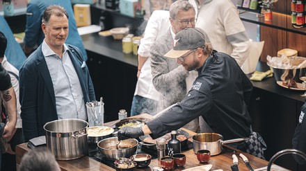 Showcooking Koch kocht vor Publikum