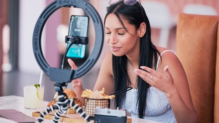 Influencer Einige Branchenakteure haben erkannt: Junge, Social-Media-affine Influencer helfen heute, die eigene Marke bekannter zu machen.