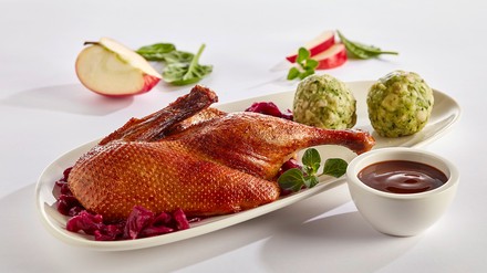 Gänsebraten Gänsebraten mit Klößen und Apfelblaukraut