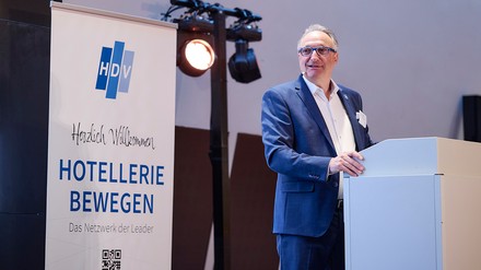 Paradebeispiel Die vergangenen Jahre waren ein Paradebeispiel dafür, wie verletzlich und zugleich kraftvoll wir sind, wenn wir zusammenstehen
