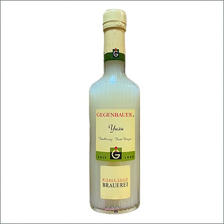 Essige Essige verleihen Salaten eine aromagebende Komponente