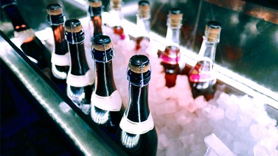 Sektflaschen im Kühler