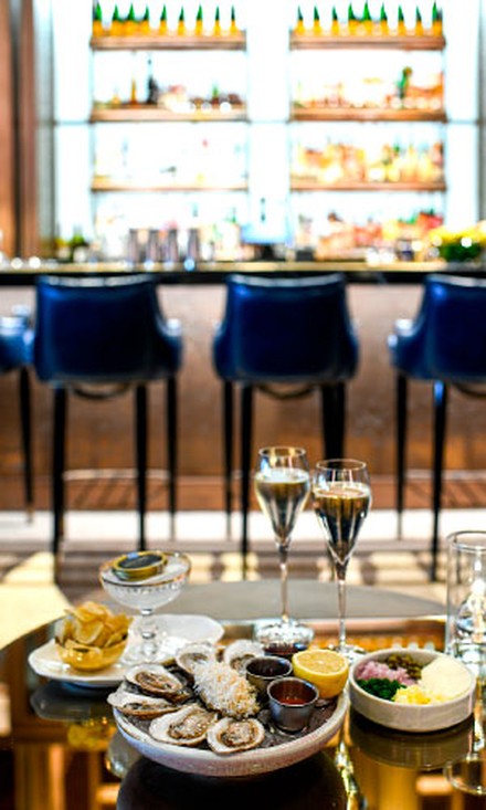 Champagner und Austern Champagner und Austern