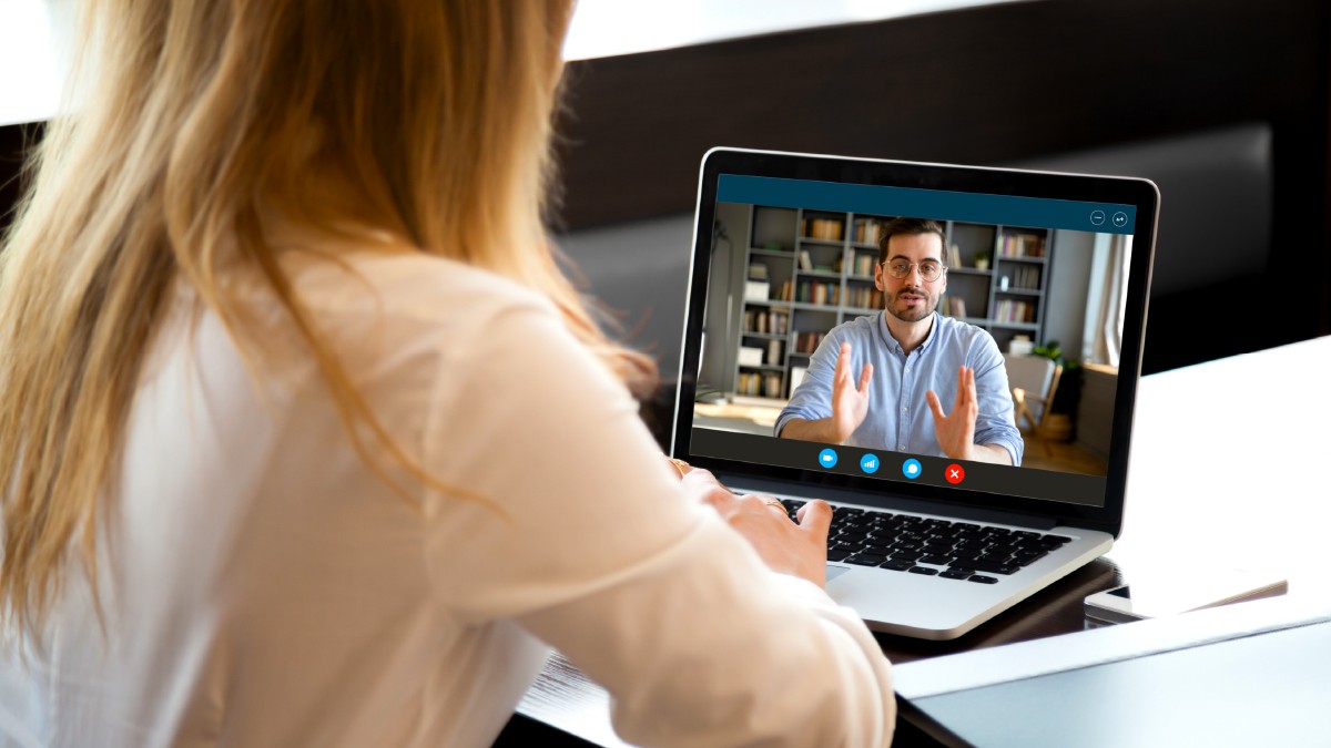 Fotos: iStockphoto Keine Angst vor dem virtuellen Kennenlern-Gespräch