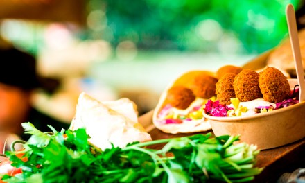Salat mit gebackenem Salat mit gebackenem