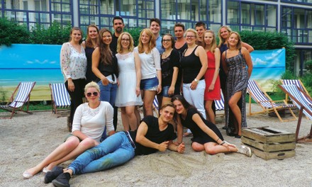 Die Lehrlinge vom Pullman Munich am Hotelstrand Die Lehrlinge vom Pullman Munich am Hotelstrand