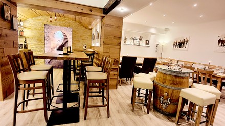 Ausstattung einer Weinstube Ausstattung einer Weinstube