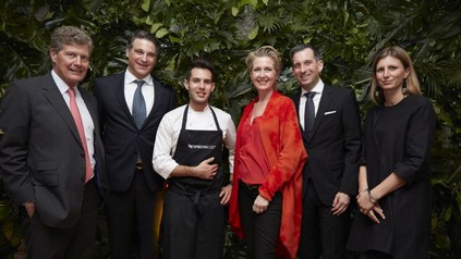 Gault&Millau Herausgeber Karl Hohenlohe, Nespresso Österreich Geschäftsführer Alessandro Piccinini, Raz Rahav, Martina Hohenlohe (Gault&Millau), Nespresso Österreich Commercial Director B2B Otmar Frauenholz und Nespresso Österreich Marketing Direktorin Nina Meusburger.