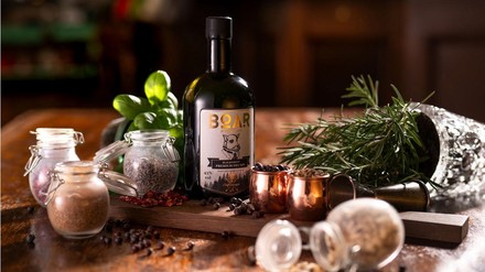 Eine Flache BOAR Gin