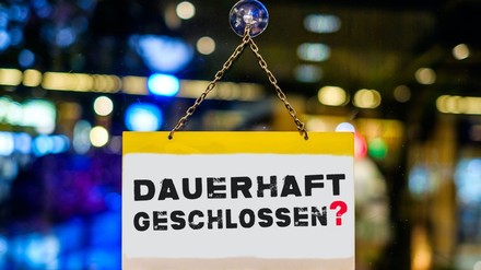 Schild „Dauerhaft geschlossen“