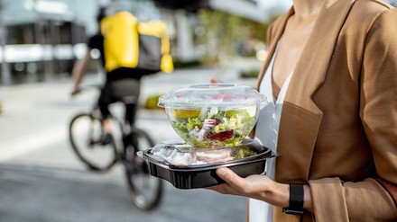 Ein Lieferdienst auf der STraße