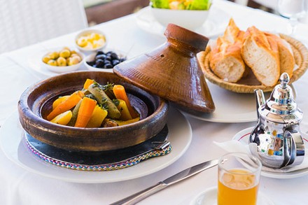 Gemüse Tajine mit Soja Minz Joghurt