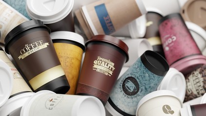 Ein Stapel Einwegbecher