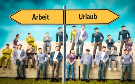 Doppelschild Urlaub-Arbeit