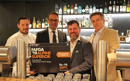 Philipp Stohner (Vizepräsident Österreichischer Kochverband), Christoph Walser (Präsident WK-Tirol), Stefan Kleinlercher (Projektleiter FAFGA) sowie Josef Hackl (Obmann Sparte Tourismus- und Freizeitwirtschaft)