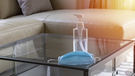 Mundschutz im Hotelzimmer