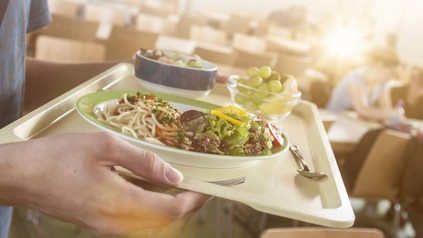 Essen in der Mensa ist vor allem bei Männern beliebt. (Foto: © Gerhard Seybert/fotolia)