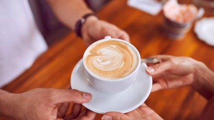 Nestlé will nun mit den ersten 30 Filialen ins Café-Geschäft einsteigen. (Foto: © baranq/fotolia)