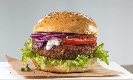 Der Bux-Burger besteht zu 43 Prozent aus Buffalowürmern. (Foto. © obs/DIL Deutsches Institut für Lebensmitteltechnik e.V./Bugfoundation GmbH in Osnabrück)