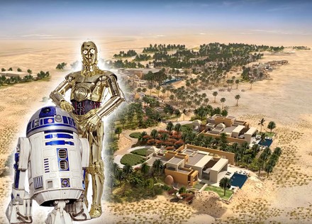 Ein Hotelkomplex mitten in der Sandwüste