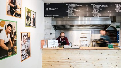 Im ReFOODges kommen Geflüchtete und Beheimatete zusammen und unterstützen die Flüchlingshilfe. (Foto: © 2017 Simon Veith)