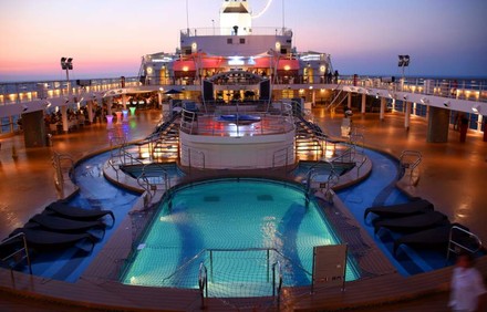 Immer mehr Kreuzfahrtschiffe bieten Kochkurse an Board an. (Foto: © dpa)