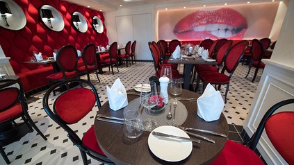 Eine Brasserie auf einem Kreuzfahrtschiff