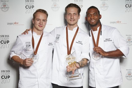 Der zweitplatzierte Henrik Hertel neben Sieger Thomas Bissegger und dem Dritten, David Richards
