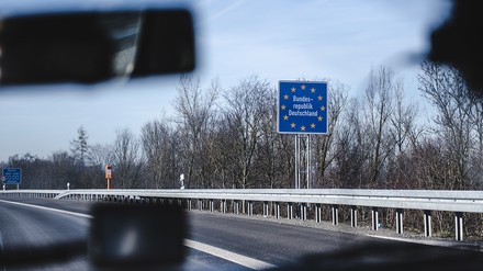 Fahrt über die Grenze in die Bundesrepublik Deutschland