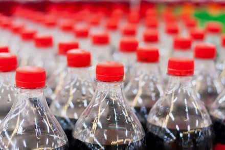 Thüringens Wirtschaftsminister will Alternativen für die Schließung des Coca-Cola-Werks in Weimar untersuchen. (Foto: © Kwangmoo/fotolia)