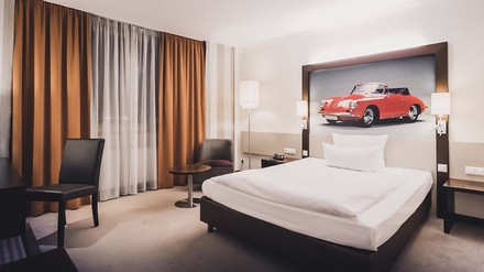 Wiedereröffnung nach Rebranding.