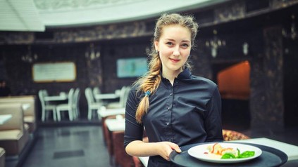 Laut einem Urteil des Sozialgerichts in Landshut, muss Trinkgeld zum regulären Einkommen gerechnet werden. (Foto. © 6okean/fotolia)