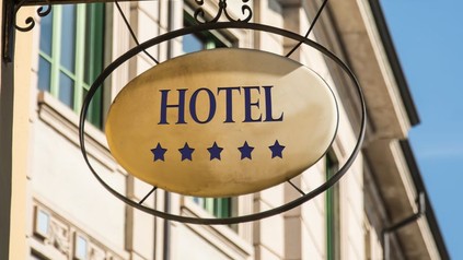 Schild eines 5-Sterne-Hotels