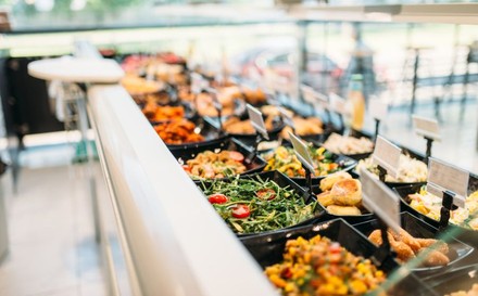 Buffet in einer Kantine
