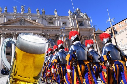 Die Schweizergarde und ein Bier