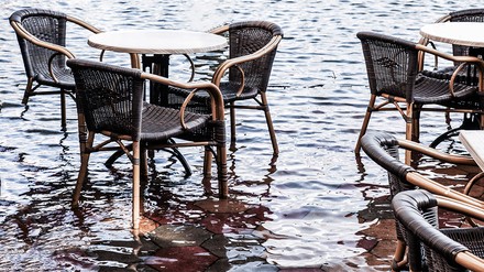 Café das unter Wasser steht