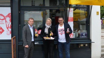 Eröffnung des neuen „Rinderwahn“ am Yppenplatz mit Hausherr Matthias Ortner (Geschäftsführer Ottakringer Brauerei), Gabriele und Robert Huth