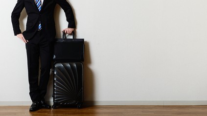 Geschäftsmann mit Koffer