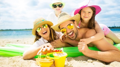 Eine Familie am Strand