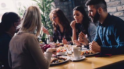 Gruppe Freunde beim Essen