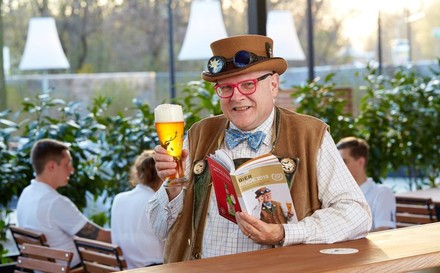 Conrad Seidl mit seinem neuen Bierguide
