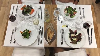 In Paris hat das erste FKK-Restaurant des Landes eröffnet. (Foto: O'naturel/facebook.com)