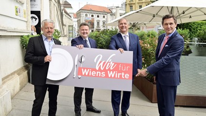 WK Wien-Vizepräsident Johann Arsenovic, Bürgermeister Michael Ludwig, WK Wien-Präsident Walter Ruck und Wirtschaftsstadtrat Peter Hanke bei der Präsentation des Gastro-Gutscheins.